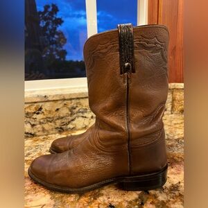 Brown gently worn men’s boots